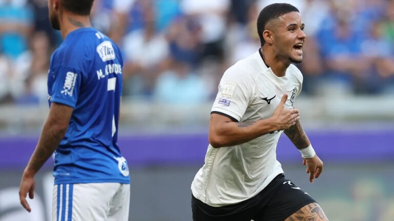 Botafogo cala o Mineirão, vence o Cruzeiro e encosta no G5