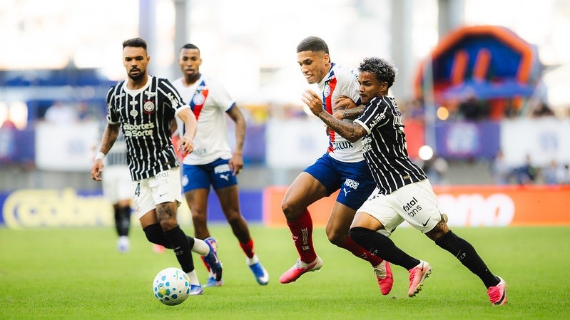 Corinthians segura pressão do Bahia em jogo de três gols anulados