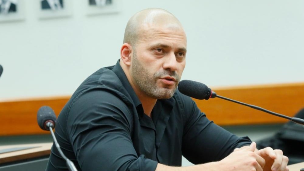 Moraes dá 48 horas para Daniel Silveira explicar vídeo publicado no X