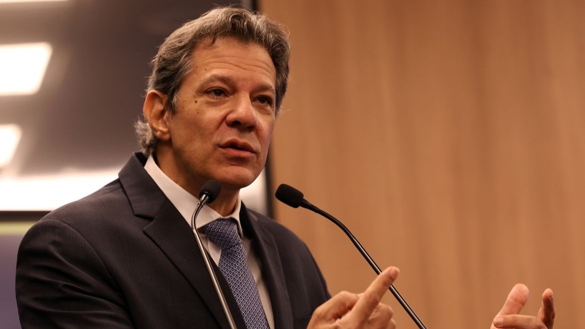 PT oficializa Haddad ao governo de SP com Márcio França como vice na chapa