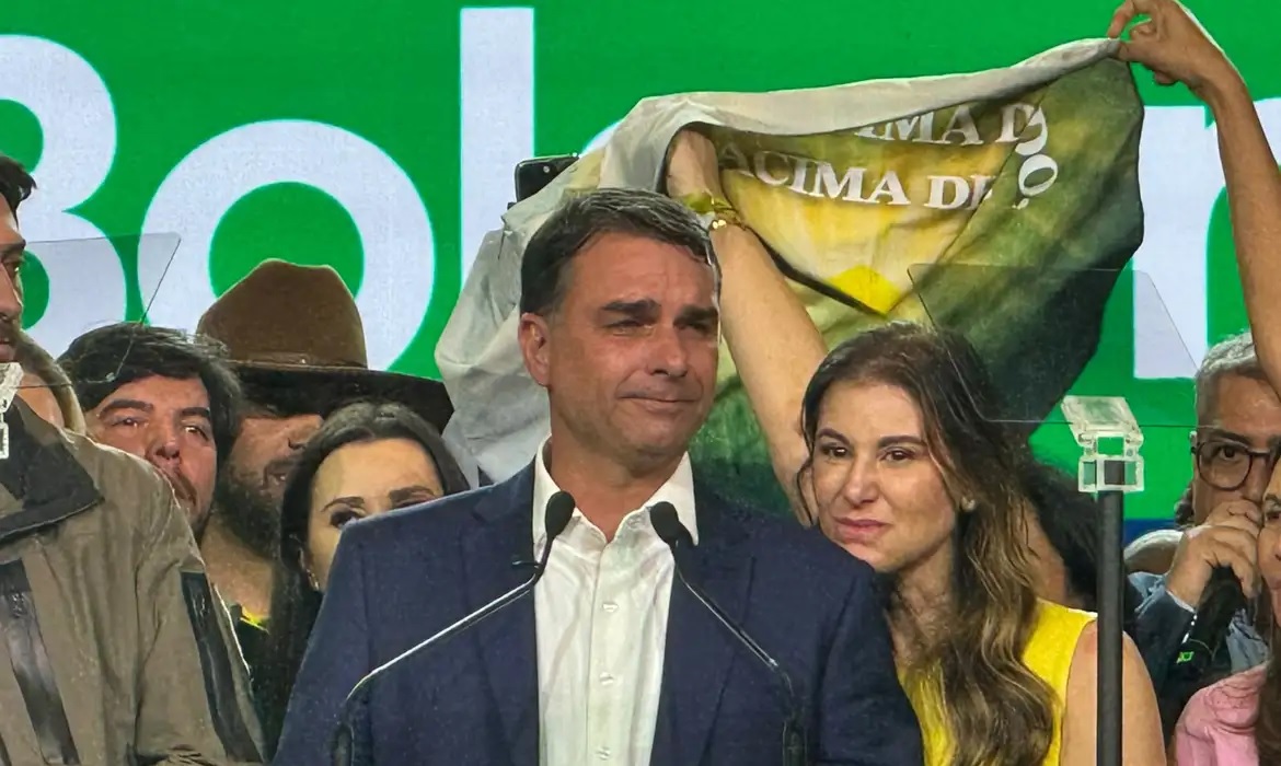 Flávio Bolsonaro tem candidatura à Presidência oficializada pelo PL