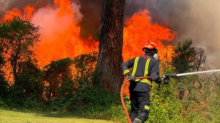 Incêndios florestais levam quase 260 mil a deixar suas casas na França e na Espanha