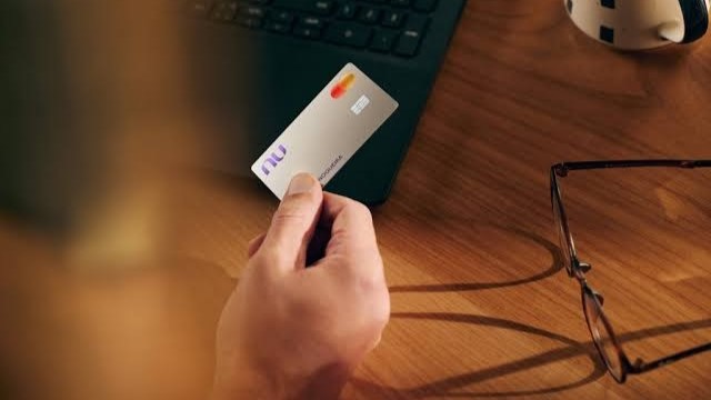 Nubank aposta em experiência personalizada e reforça tendência de concentrar a vida financeira em um só aplicativo