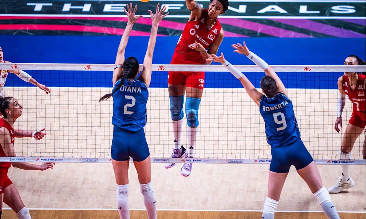 Brasil sofre virada da Turquia e termina Liga das Nações com a prata