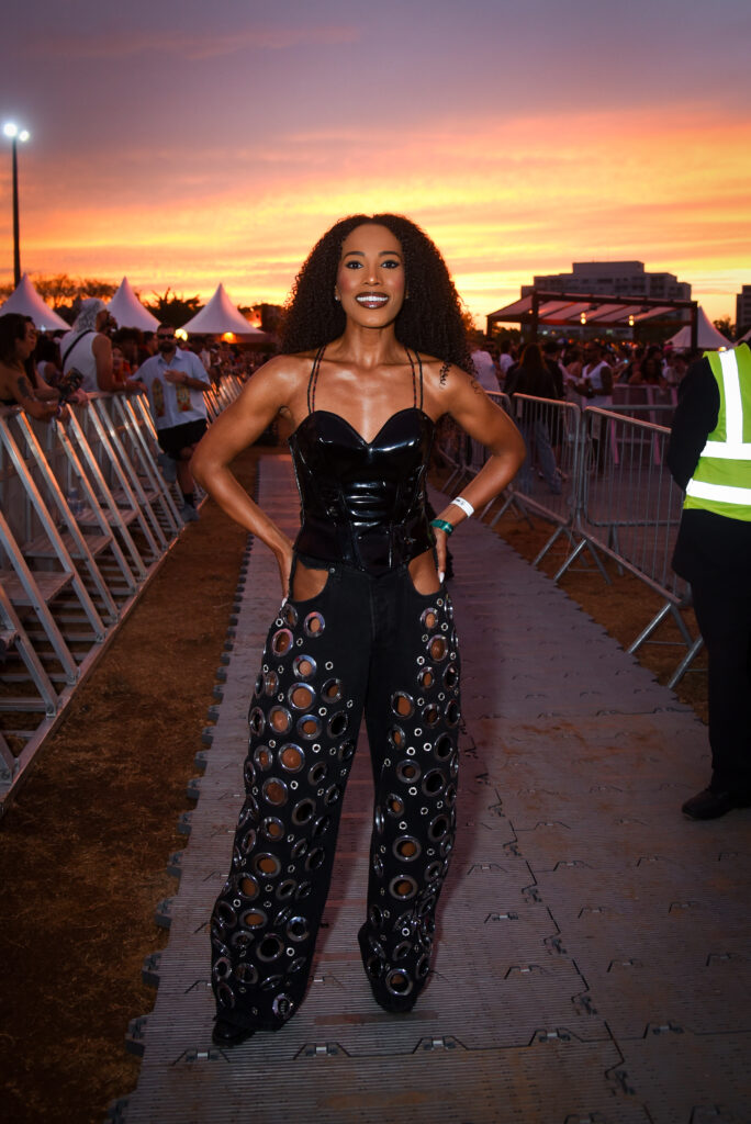 Show de Anitta reúne famosos em São Paulo
