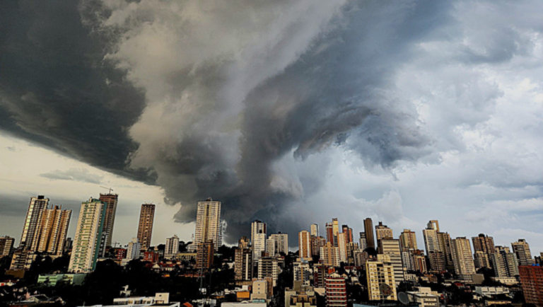 Tempestades deixam mais de 2,6 mil desalojados no RS
