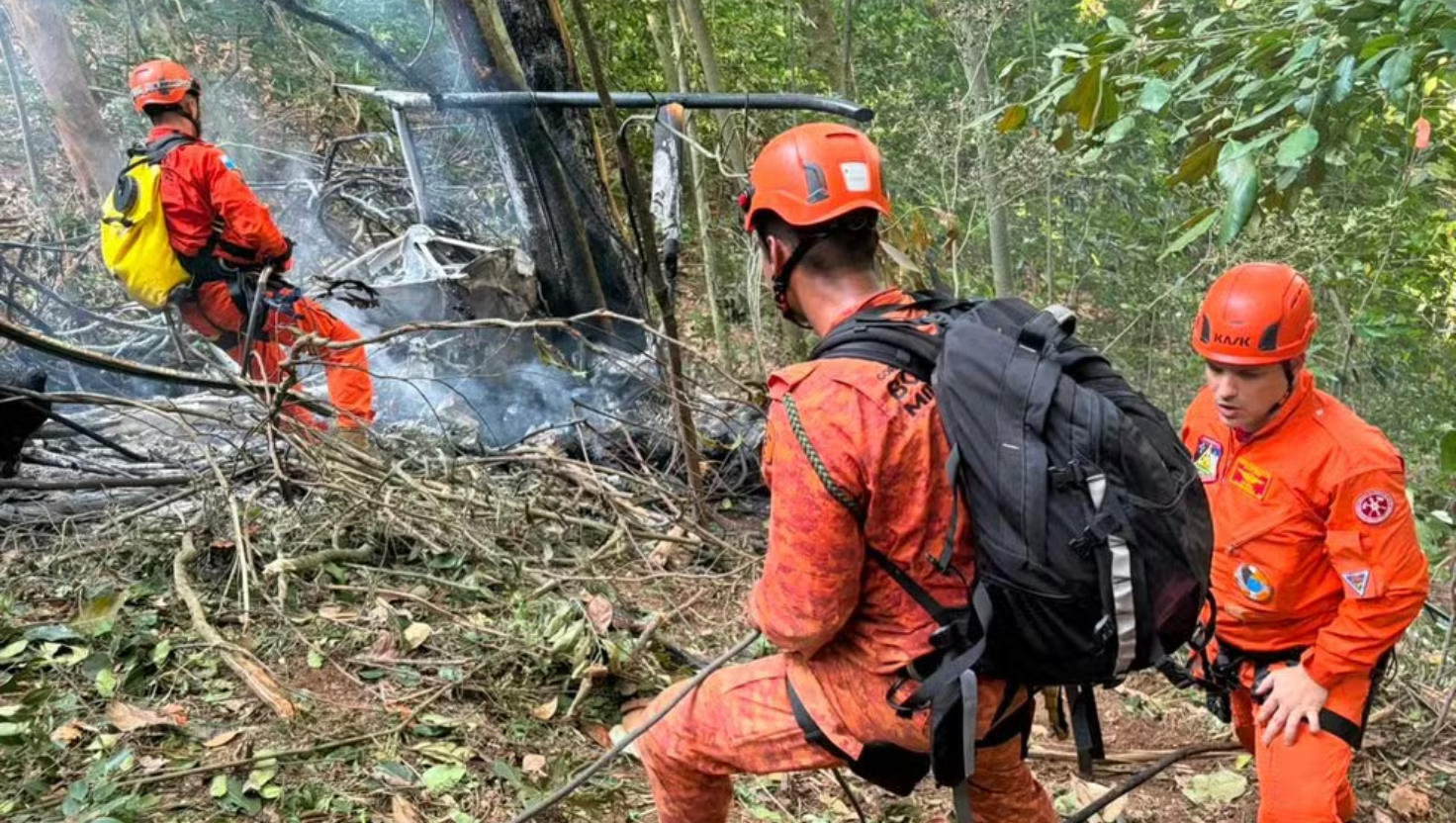 Quem são as vítimas carbonizadas em queda de helicóptero no Rio