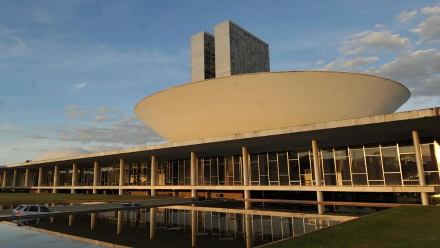 Congresso retoma votações com fim da escala 6x1 e ‘taxa das blusinhas’ na pauta