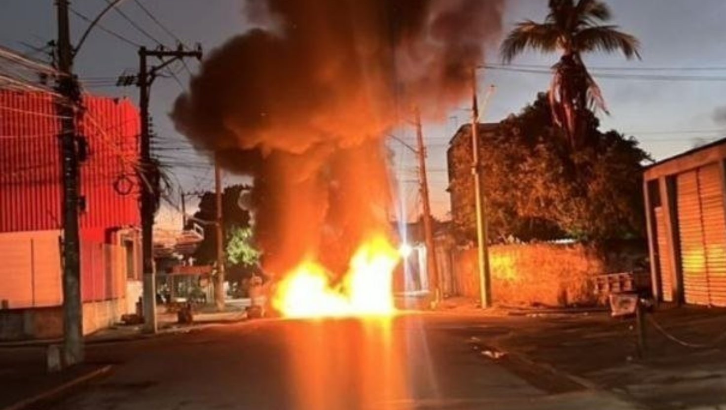 Tiros e barricadas fecham escolas durante operação no Rio