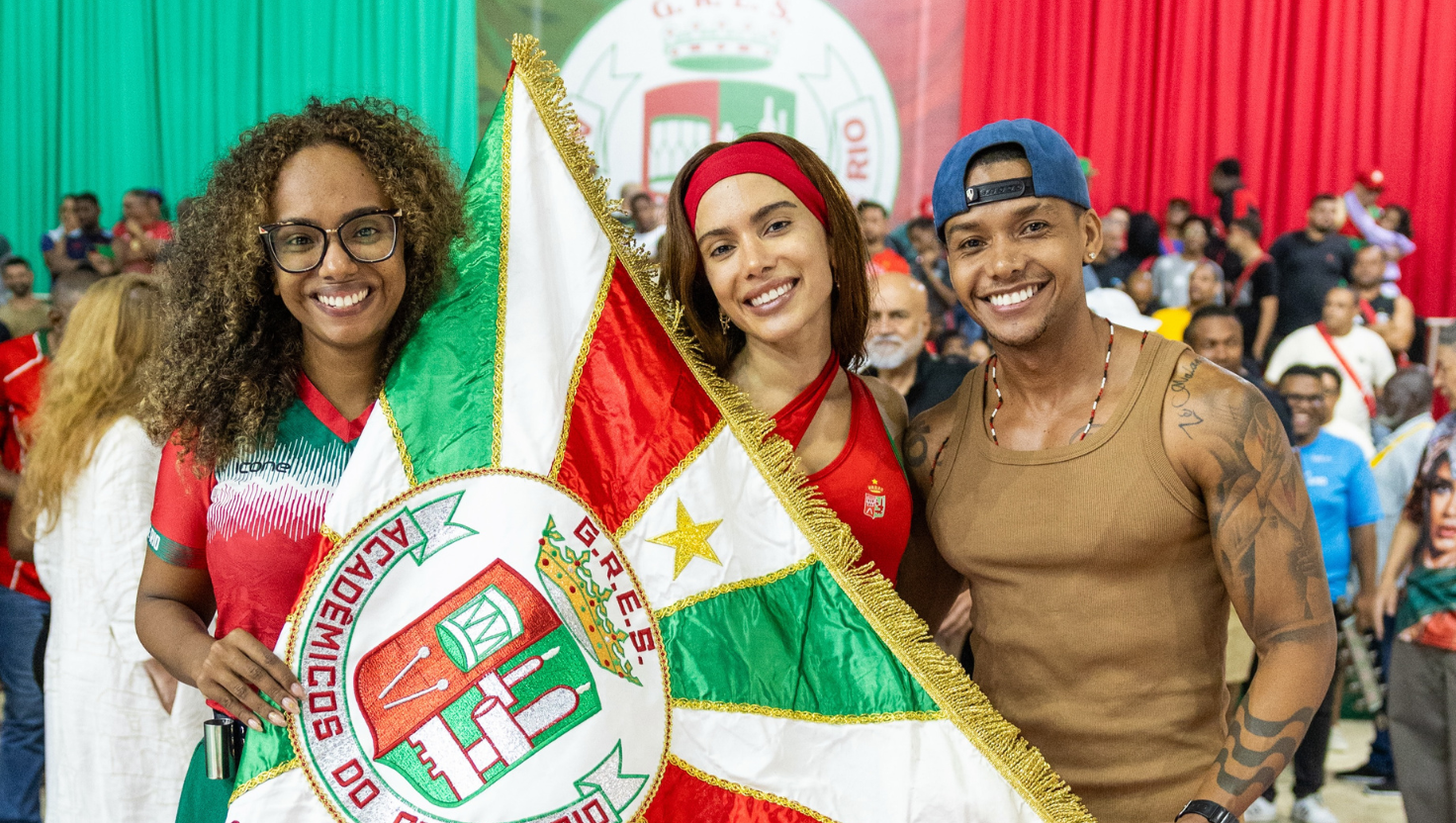 Rainha chegando! Anitta ensaia para coroação na Grande Rio