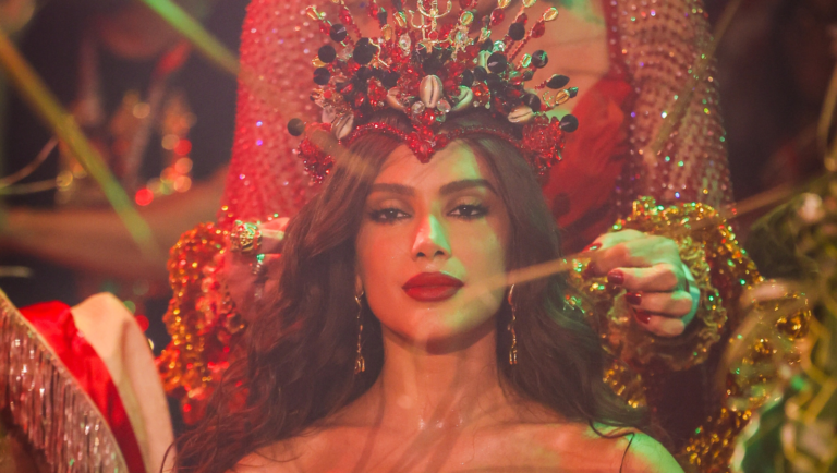Anitta assume reinado como rainha de bateria da Grande Rio