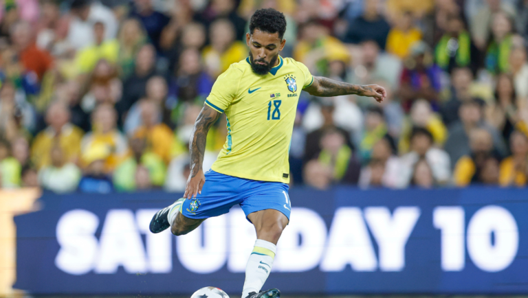 Brasil sofre contra a Austrália e consegue empate no fim do jogo