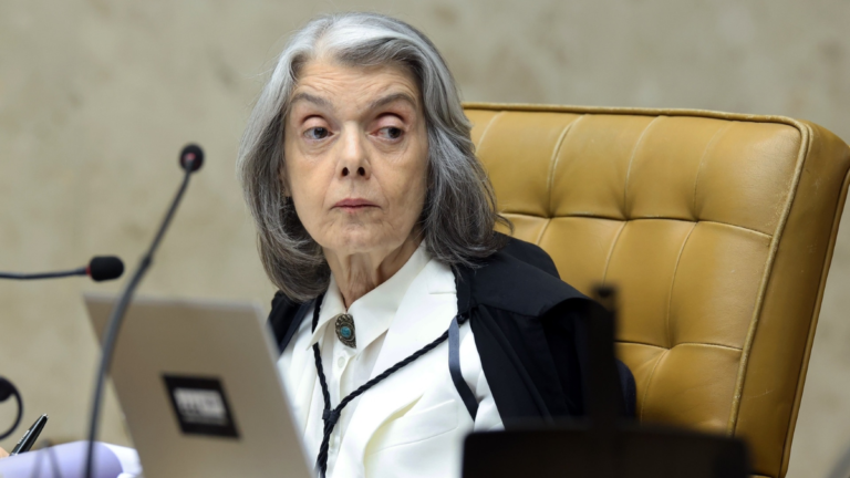 Cármen Lúcia critica crise no STF e pede desculpas aos brasileiros: ‘Me sinto envergonhada’
