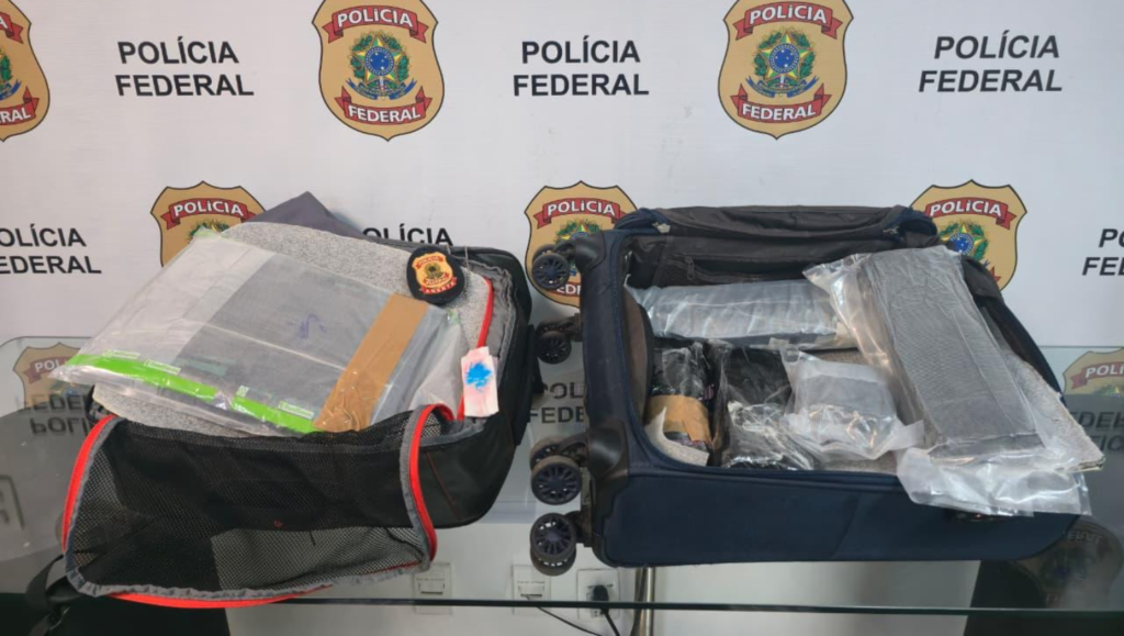 Passageiro é preso com mais de 5 kg de cocaína no Galeão