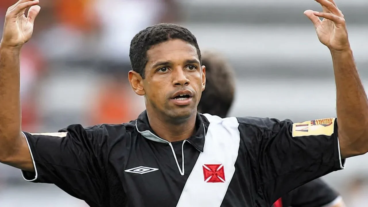Henrique, ex-zagueiro campeão pelo Vasco, morre aos 49 anos