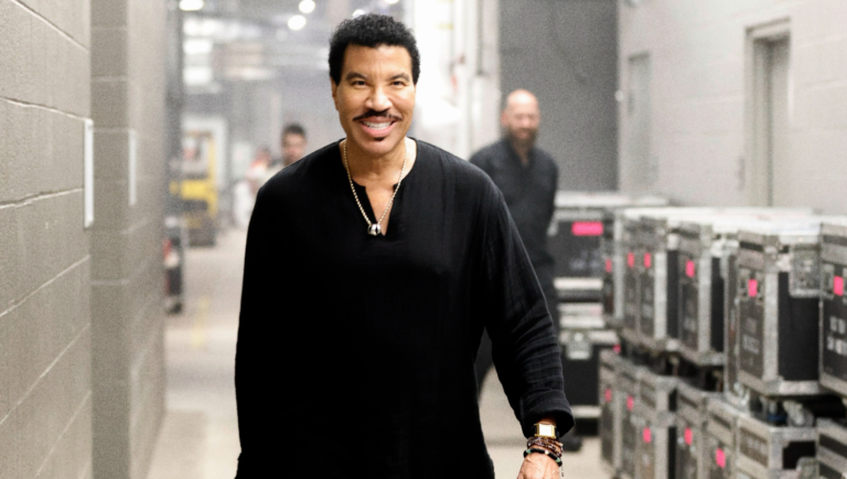 Lionel Richie é internado novamente após problema cardíaco, diz site