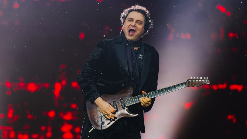 Chuva não afasta público no 3º dia do Rock in Rio 2026