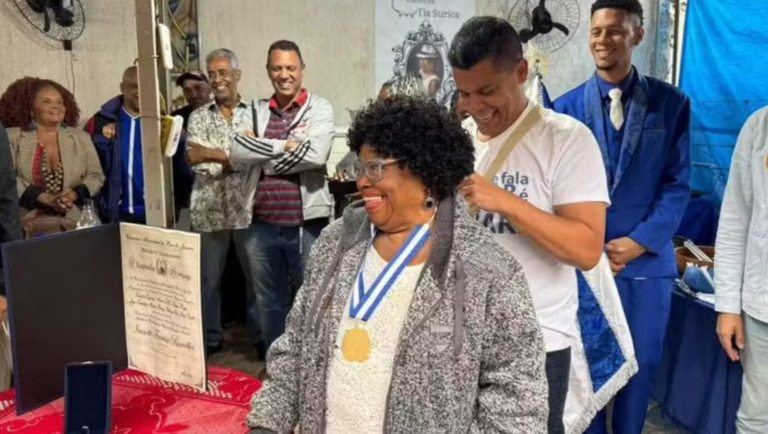 Tia Surica é homenageada com Medalha Chiquinha Gonzaga pela Câmara do Rio