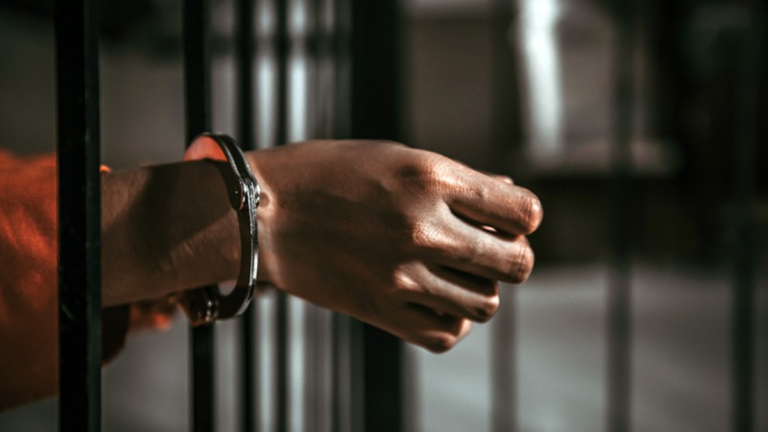 Homem é preso no Rio acusado de estuprar a própria neta de 11 anos
