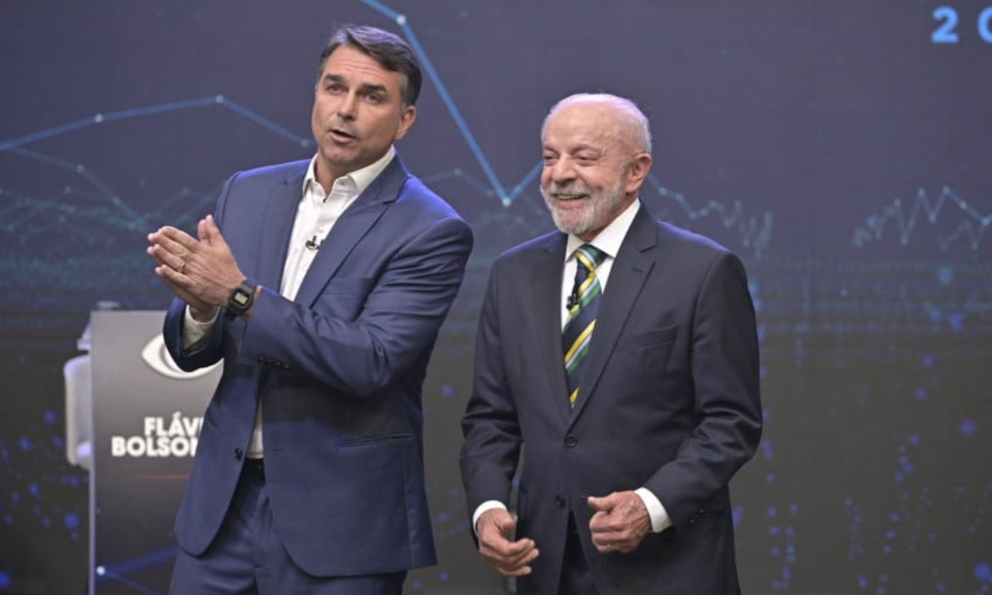 Flávio Bolsonaro impõe condições para abrir sigilo bancário e telefônico