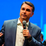 Nova exigência! Flávio Bolsonaro adia entrega de sigilos até analisar documentos de Lula