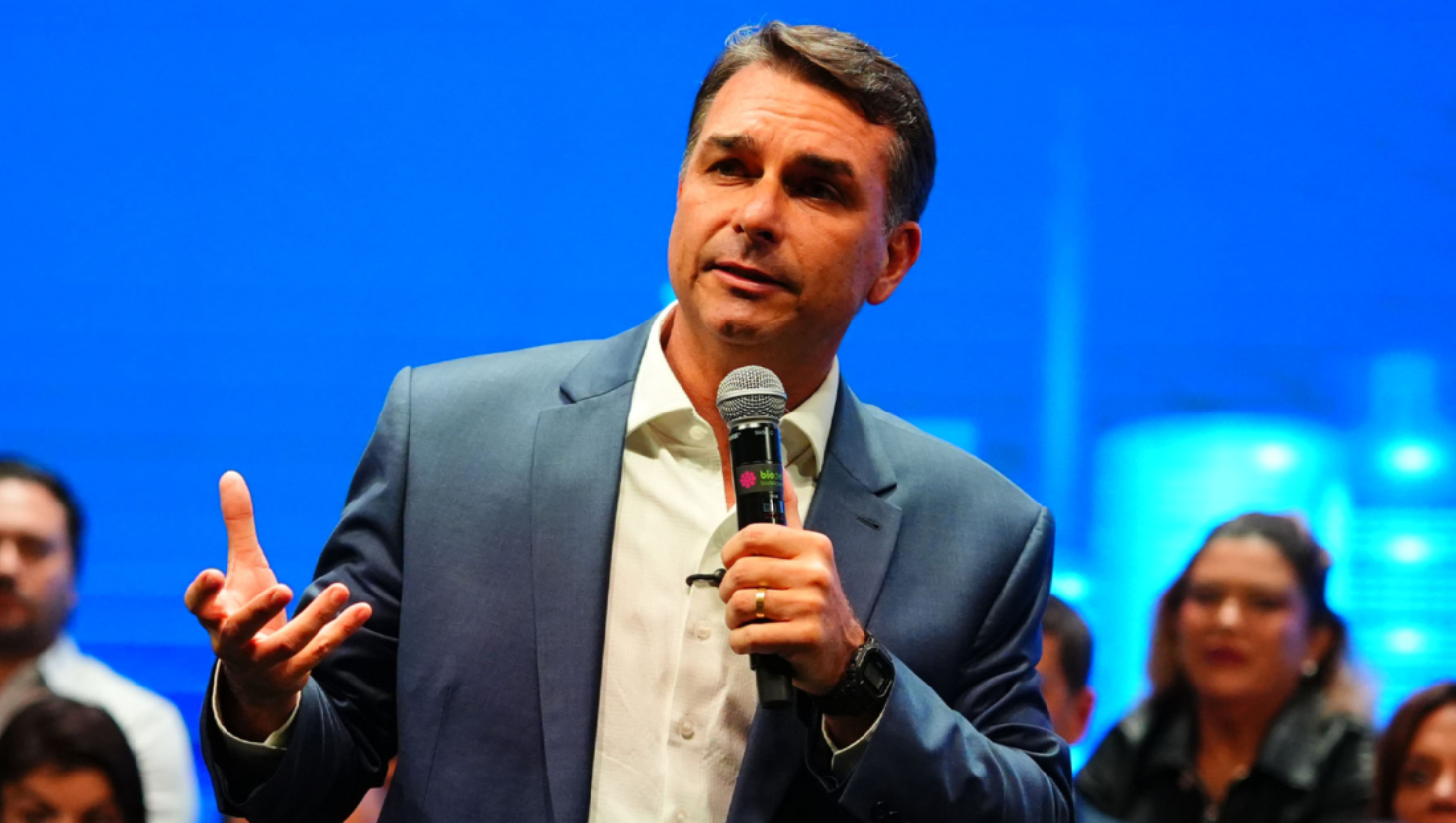 Nova exigência! Flávio Bolsonaro adia entrega de sigilos até analisar documentos de Lula