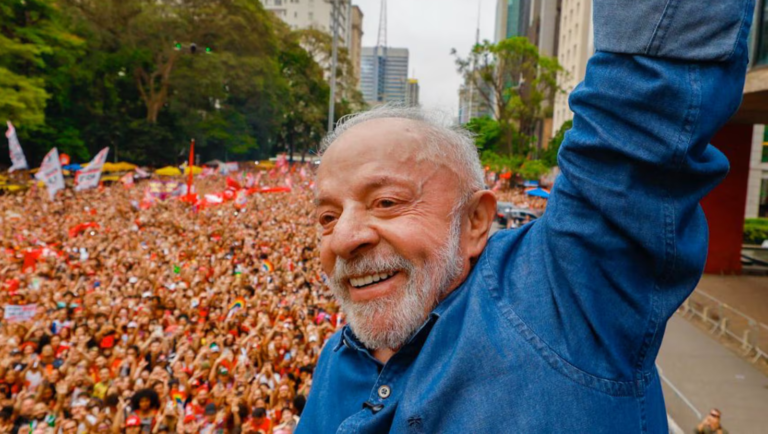 Lula comemora aprovação do fim da escala 6x1: 'Jamais será revogada'