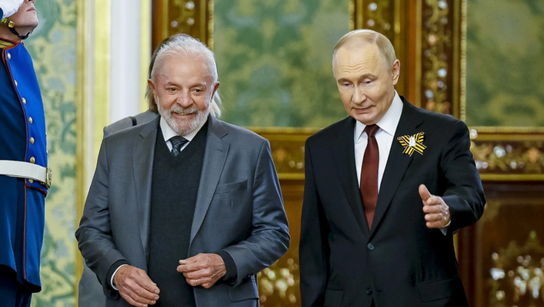 Putin parabeniza Lula por vitória eleitoral e defende parceria entre Brasil e Rússia