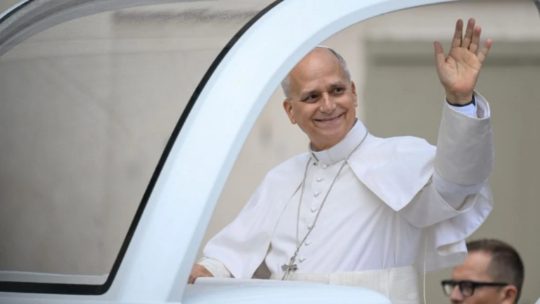 Papa Leão XIV mantém viagem à América do Sul após cirurgia para tratar câncer no pulmão