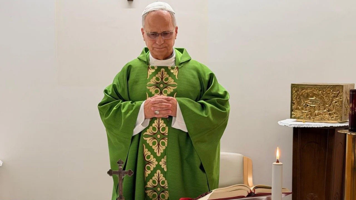 Papa Leão XIV celebra missa em hospital após cirurgia para retirada de câncer no pulmão