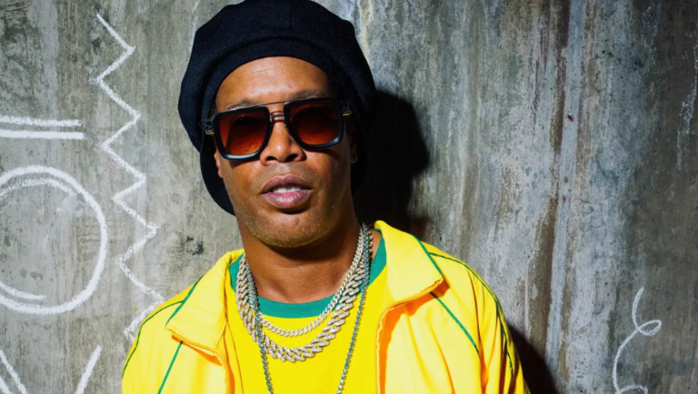 Ronaldinho Gaúcho prepara retorno ao futebol após aposentadoria