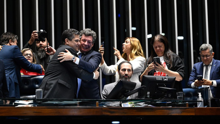 Senado aprova fim da escala 6x1 sem redução salarial