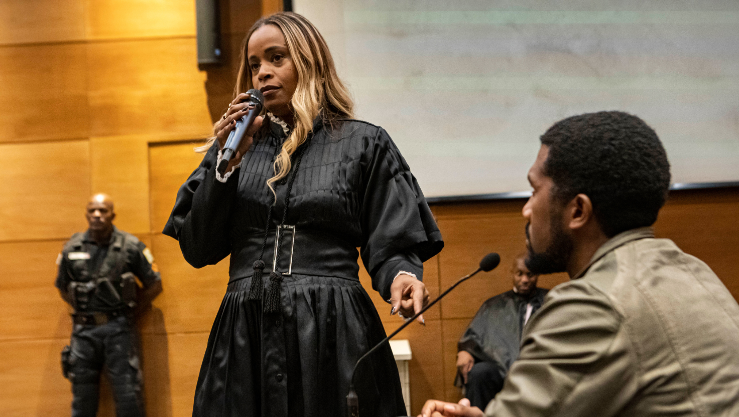 Roberta Rodrigues vive advogada em crise na série ‘Verônika com K’