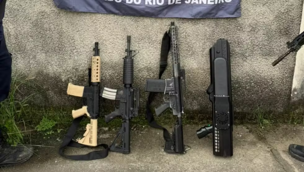 Bazuca antidrone usada contra drones da polícia é apreendida no Rio