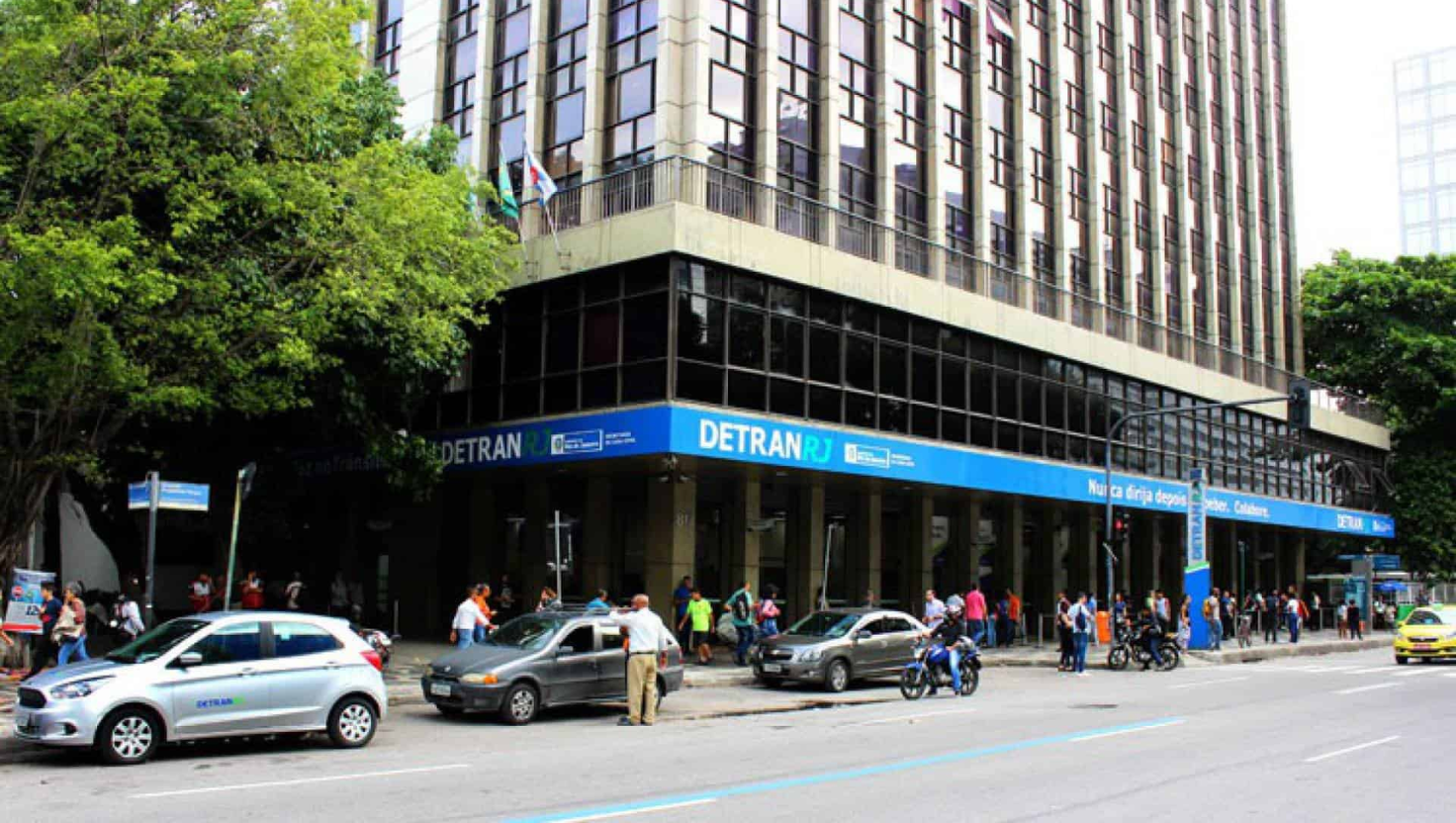 Detran-RJ retoma serviços nesta segunda (26) e libera motoristas de multa por atraso