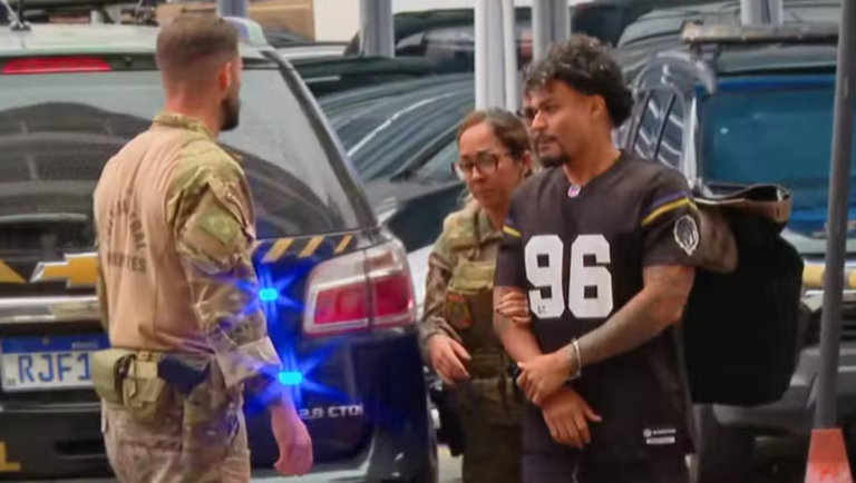 Mãe e irmão do rapper Oruam são presos em operação da PF contra internet do tráfico no Rio