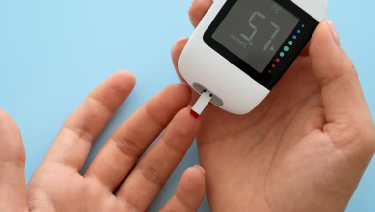 Anvisa barra venda de tiras para medir glicose na Amazon; saiba quais